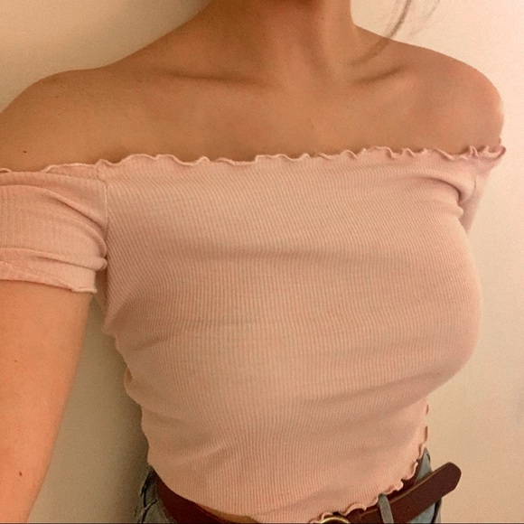 Brandy Melville Tops - BRANDY MELVILLE light pink crop top